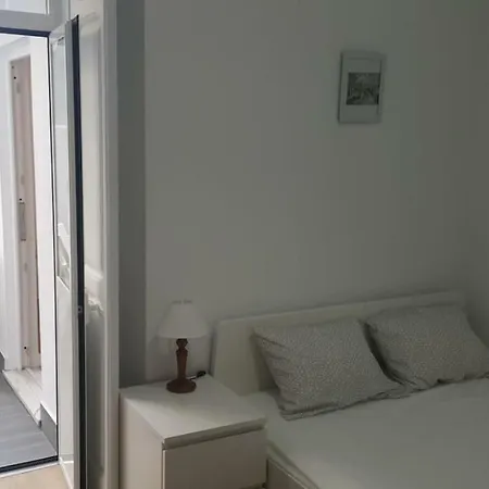Metro House Апартаменты Лиссабон