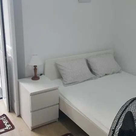 Metro House Лиссабон