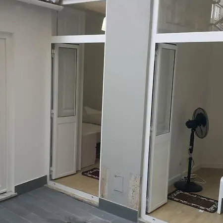 Metro House Лиссабон