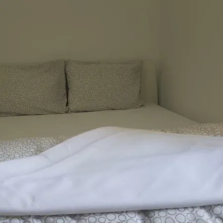 Metro House Apartment *